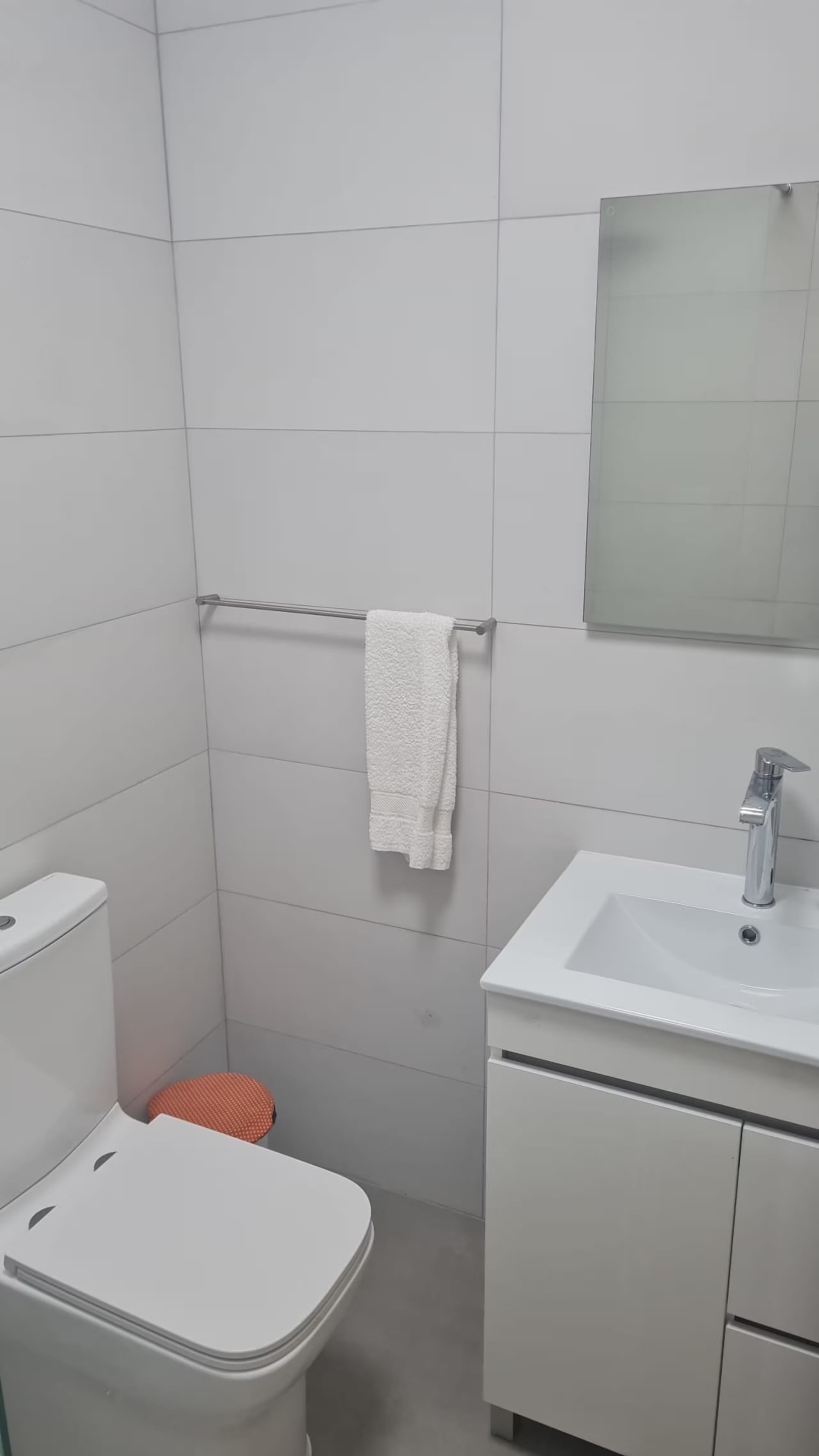 Bathroom 2, the ground-floor bathroom shared by bedrooms 2 and 3