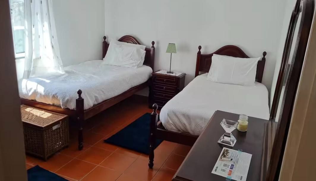 Bedroom 2, two single beds